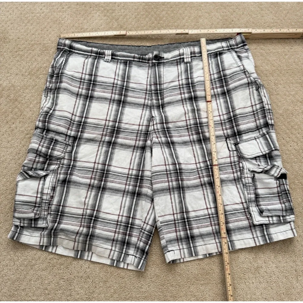 BURNSIDE Men's Plaid Cargo Multi Pockets Casual White Black Red Shorts-Size 48